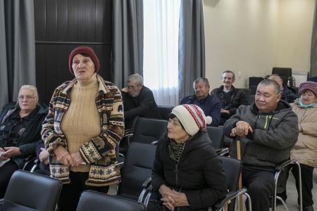 Депутат фракции КПРФ в Народном Хурале Калмыкии Петр Эрендженов провел встречу с избирателями в селе Приютное