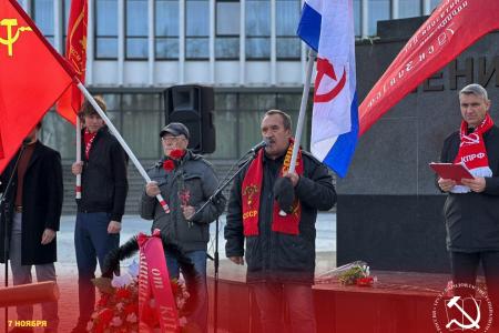 Калининград встречает годовщину революции