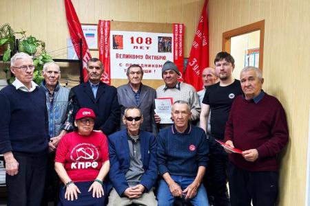 В Оренбуржье коммунисты отметили 108-ю годовщину Великого Октября