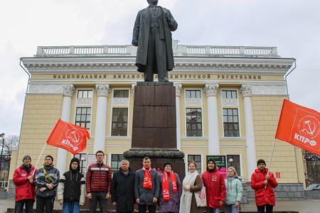 Республика Удмуртия: «Великому Октябрю – бессмертная слава!»