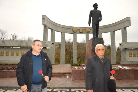 В Калмыкии коммунисты провели  памятные мероприятия в день 115-летия Басана Городовикова