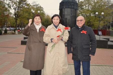 В Калмыкии широко отметили 108-ю годовщину Великой Октябрьской социалистической революции