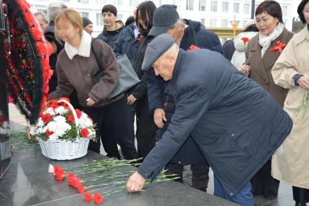 В Калмыкии широко отметили 108-ю годовщину Великой Октябрьской социалистической революции