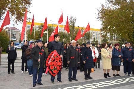 В Калмыкии широко отметили 108-ю годовщину Великой Октябрьской социалистической революции