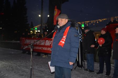 В Новосибирске шествием и митингом отметили 108-ю годовщину Великого Октября