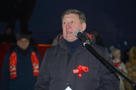 В Новосибирске шествием и митингом отметили 108-ю годовщину Великого Октября