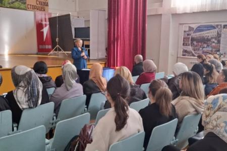 В Каспийске прошла встреча депутатов КПРФ с преподавателями города, приуроченная ко Дню рождения Комсомола