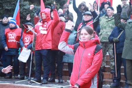 В Омске впервые с 2019 г. День Великой Октябрьской социалистической революции отметили митингом