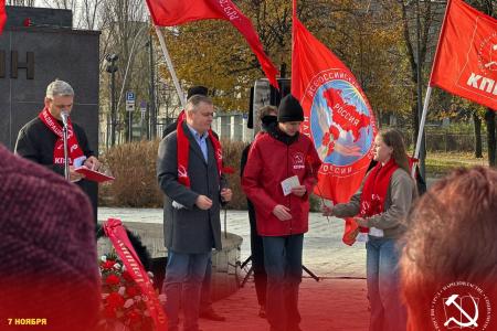 Калининград встречает годовщину революции