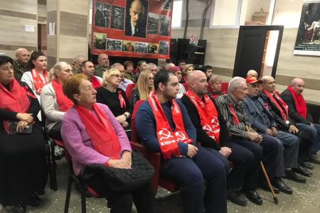 7 ноября в Карачаево-Черкесии: боевой пикет КПРФ, отправка гуманитарного груза на СВО, собрания, возложения венков и цветов, поздравления ветеранов на дому и другое