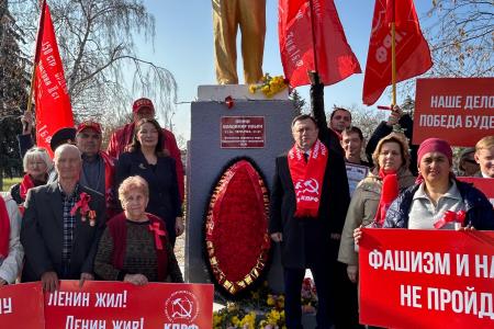 7 ноября в Карачаево-Черкесии: боевой пикет КПРФ, отправка гуманитарного груза на СВО, собрания, возложения венков и цветов, поздравления ветеранов на дому и другое