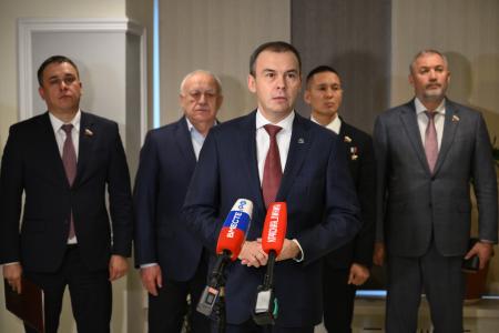 Юрий Афонин и Айрат Гибатдинов открыли в Совете Федерации выставку, посвящённую подвигу бойцов бригады «Ветераны»