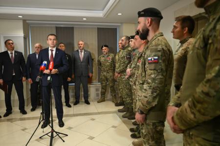 Юрий Афонин и Айрат Гибатдинов открыли в Совете Федерации выставку, посвящённую подвигу бойцов бригады «Ветераны»