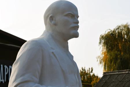 Краснодарский край, Анапа. В поселке Виноградный после реставрации торжественно открыт памятник В.И. Ленину
