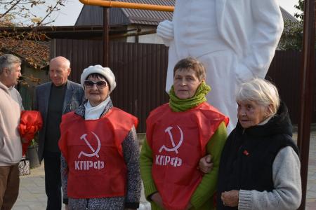 Краснодарский край, Анапа. В поселке Виноградный после реставрации торжественно открыт памятник В.И. Ленину
