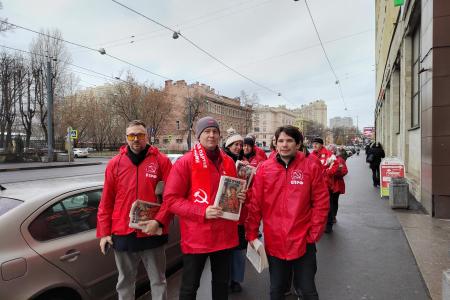 Ленинград: «Рабочую» - рабочим! Агитрейд  у проходных Обуховского завода