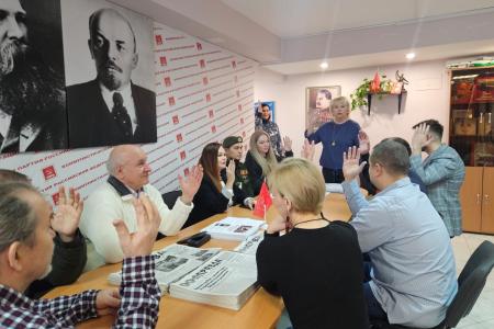 Ямало-Ненецкий автономный округ. Салехардские коммунисты приняли в свои ряды участника СВО