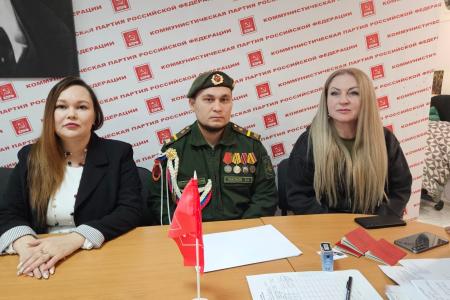 Ямало-Ненецкий автономный округ. Салехардские коммунисты приняли в свои ряды участника СВО