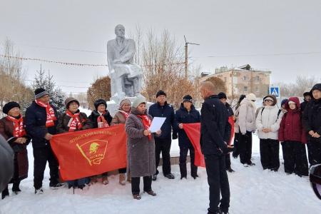 Память Великого Октября жива: коммунисты Бурятии отметили 108-летие Революции