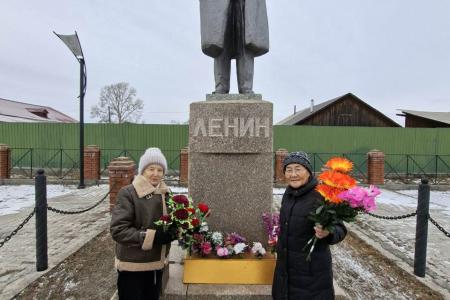 Память Великого Октября жива: коммунисты Бурятии отметили 108-летие Революции