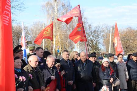 Бюст Сталина установлен в Тросне Орловской области