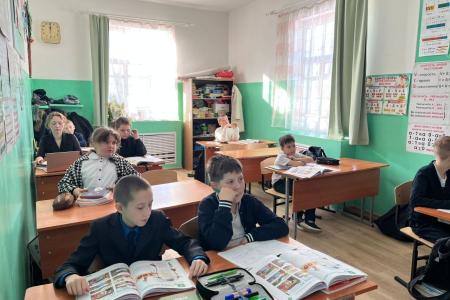 В Забайкалье коммунисты рассказали о пионерии школьникам Лесного Городка