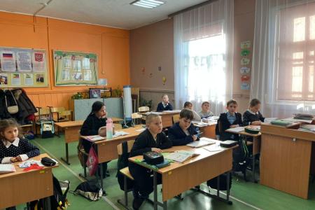 В Забайкалье коммунисты рассказали о пионерии школьникам Лесного Городка