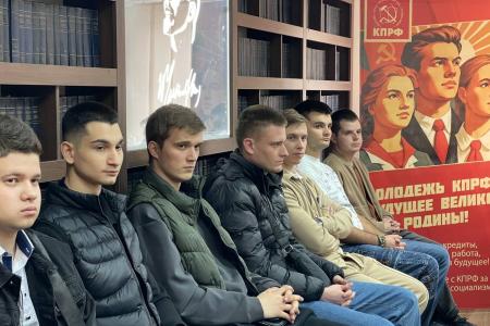 В стенах Крымского рескома КПРФ состоялся круглый стол «Вызовы студенчества 21 века»