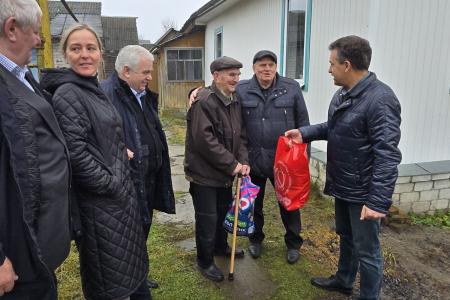 Делегация КПРФ во главе с Казбеком Тайсаевым привезла гуманитарную помощь приграничным территориям Брянской области