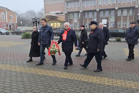 Делегация КПРФ во главе с Казбеком Тайсаевым привезла гуманитарную помощь приграничным территориям Брянской области
