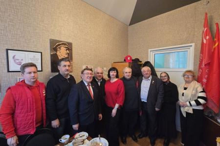 Делегация КПРФ во главе с Казбеком Тайсаевым привезла гуманитарную помощь приграничным территориям Брянской области