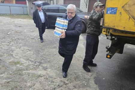 Делегация КПРФ во главе с Казбеком Тайсаевым привезла гуманитарную помощь приграничным территориям Брянской области