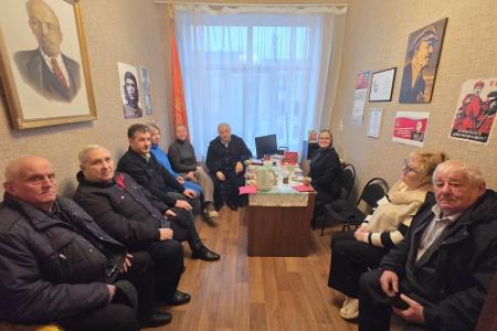 Делегация КПРФ во главе с Казбеком Тайсаевым привезла гуманитарную помощь приграничным территориям Брянской области