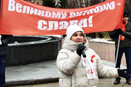 Алыми знамёнами над площадью Борцов революции: в Тюмени отметили 108-ю годовщину Великого Октября