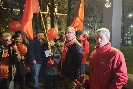 Санкт-Петербург. Крейсер «Аврора» — наша гордость и наша путеводная звезда