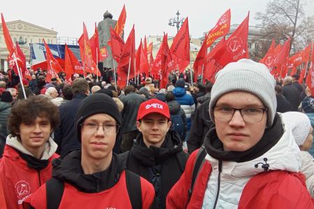 Москва. Рязанские коммунисты приняли участие в мероприятиях, приуроченных к 108-й годовщине Великого Октября