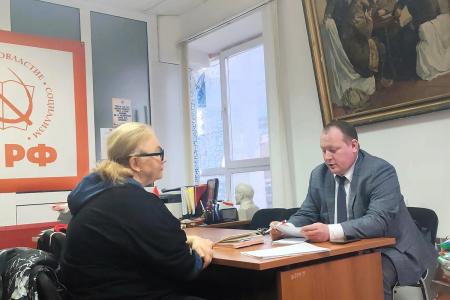 Лидер ивановских коммунистов Александр Бойков провёл приём граждан