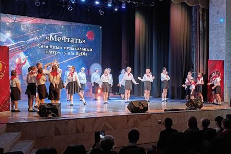 В Новосибирске в 11-й раз прошел фестиваль комсомольской песни «Беспокойные сердца»
