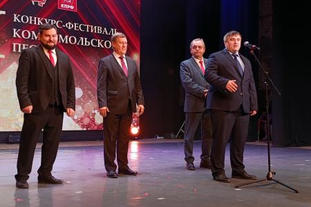 В Новосибирске в 11-й раз прошел фестиваль комсомольской песни «Беспокойные сердца»