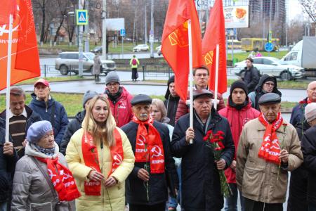 Республика Удмуртия: «Великому Октябрю – бессмертная слава!»