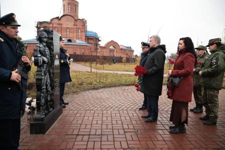Сенатор Айрат Гибатдинов принял участие в открытии памятников павшим десантникам-разведчикам и воинам-десантникам в Ульяновске