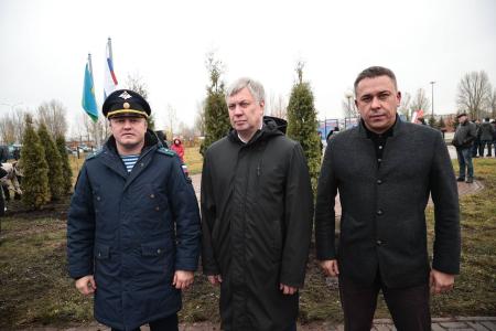 Сенатор Айрат Гибатдинов принял участие в открытии памятников павшим десантникам-разведчикам и воинам-десантникам в Ульяновске