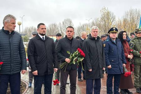 Сенатор Айрат Гибатдинов принял участие в открытии памятников павшим десантникам-разведчикам и воинам-десантникам в Ульяновске