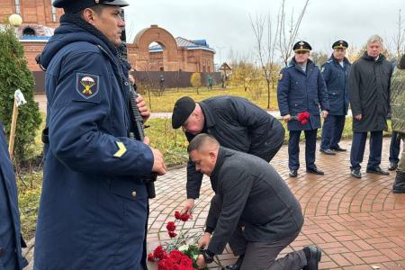 Сенатор Айрат Гибатдинов принял участие в открытии памятников павшим десантникам-разведчикам и воинам-десантникам в Ульяновске