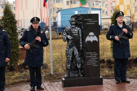 Сенатор Айрат Гибатдинов принял участие в открытии памятников павшим десантникам-разведчикам и воинам-десантникам в Ульяновске