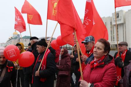 Марш красных. Саранск встретил годовщину Великого Октября