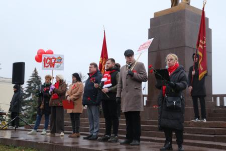 Марш красных. Саранск встретил годовщину Великого Октября