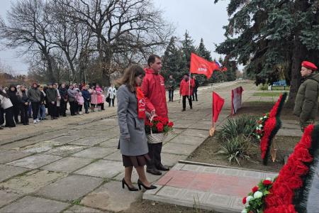 Коммунисты Херсонщины отметили 108-ю годовщину Великой Октябрьской социалистической революции и восстановили памятник Ленину