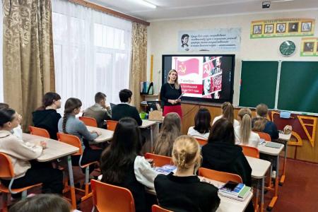 Коммунисты Херсонщины отметили 108-ю годовщину Великой Октябрьской социалистической революции и восстановили памятник Ленину