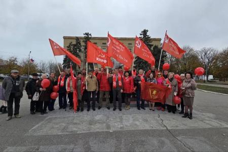Коммунисты Херсонщины отметили 108-ю годовщину Великой Октябрьской социалистической революции и восстановили памятник Ленину